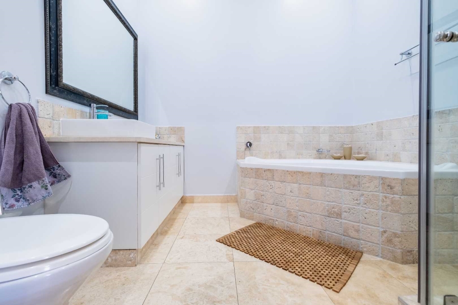 5 Bedroom Property for Sale in Oubaai Western Cape